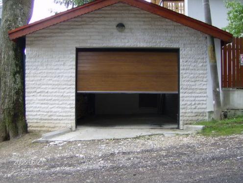 Usi de garaj sectionale rezidentiale cu dimensiunile L: 3000 mm X H: 2500 mm