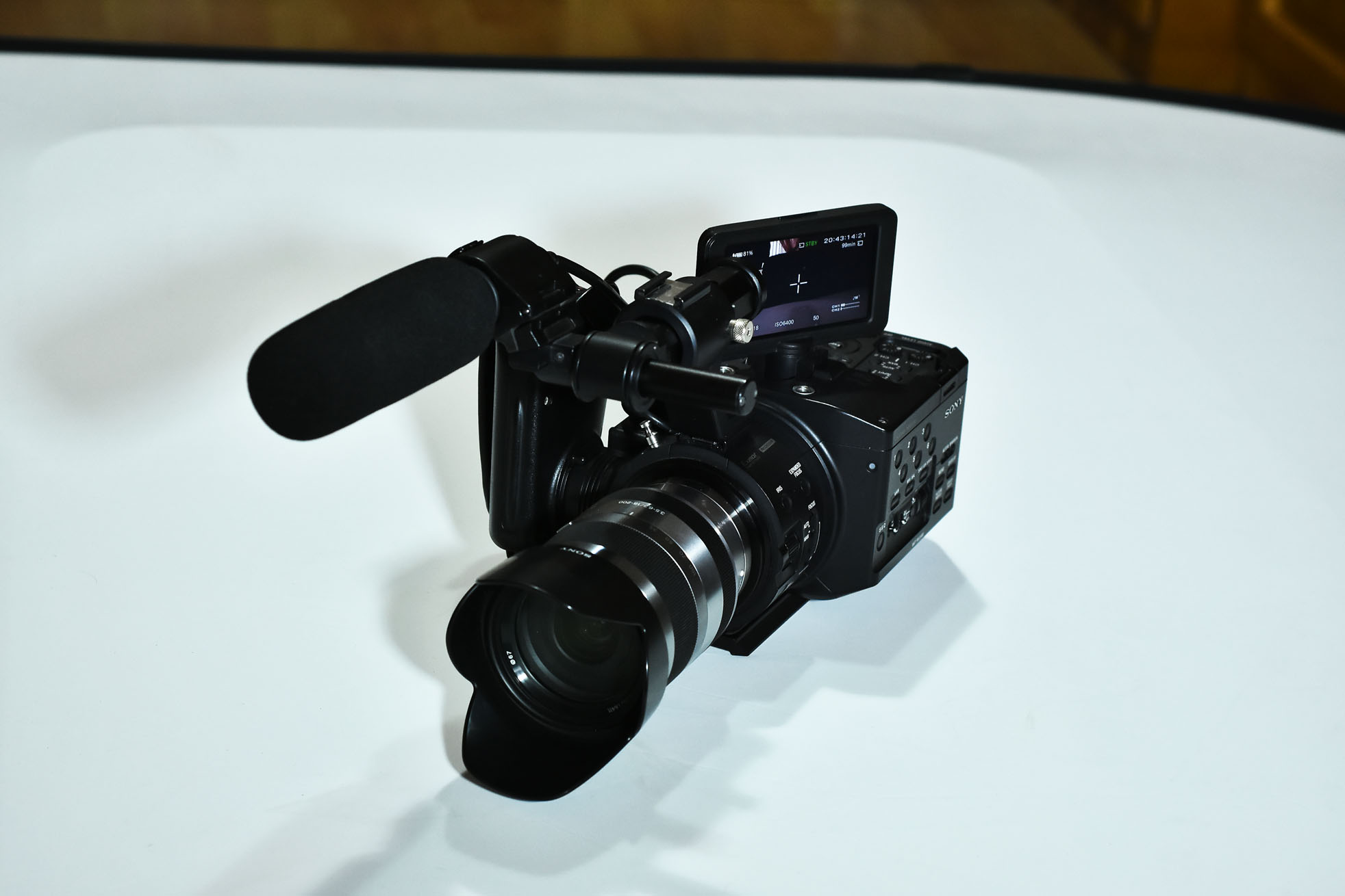 Vand camera video profesionala SONY NEX-FS100E Super 35mm Exmor
