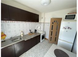 Se da in chirie un apartament cu 3 camere. or Iasi s. Podul Ros