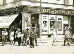 Imagine perioada interbelica - Calea Victoriei, Restaurantul Capsa, vinuri Basilescu