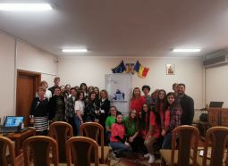 Poză de grup - CONFERINȚĂ FINALĂ proiect EDURIGHTS4GIRLS