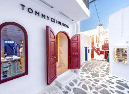 Magazinul TOMMY HILFIGER din Mykonos
