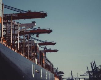 Criza transportului maritim: costuri cu 82% mai mari care influențează afacerile