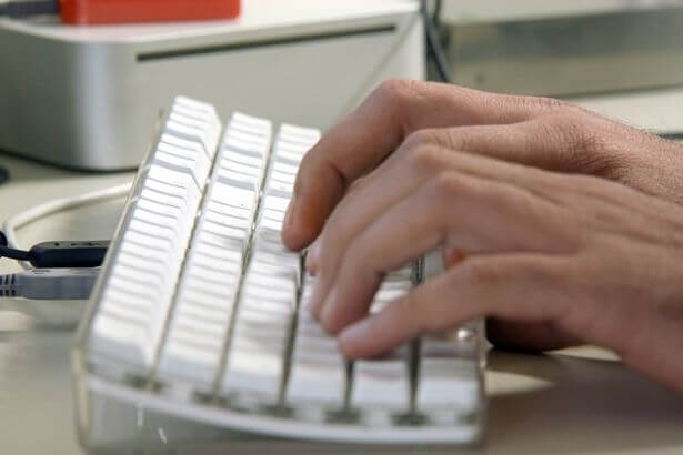 Cat castiga freelancerii online romani