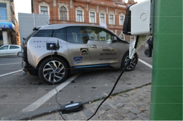 Un oraș din România dă curent gratuit șoferilor de autovehicule electrice