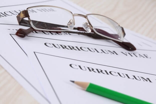 Greseala pe care multi dintre noi o facem: Detaliul minor ce poate ingropa un CV