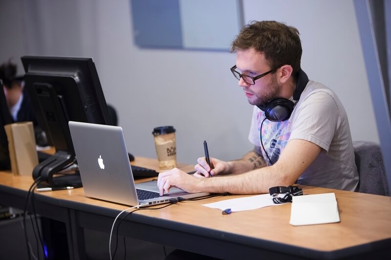 Studiul care arata ca ar trebui sa avem salarii mai mari cu 16% fata de media europeana