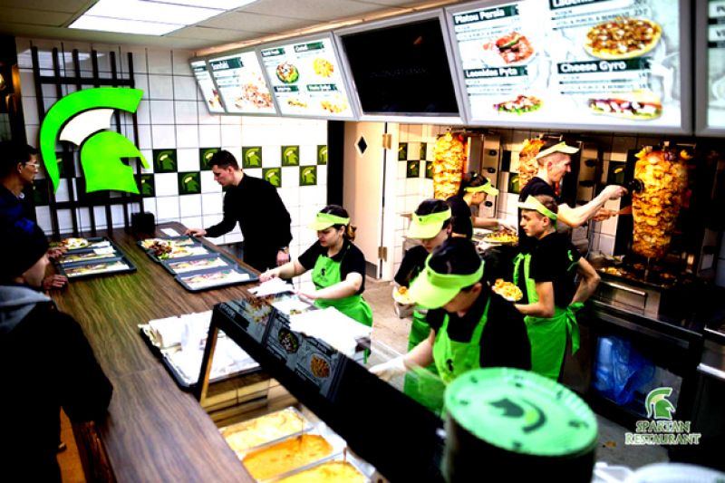 Lanţul ROMÂNESC de RESTAURANTE care se luptă cu giganţii KFC şi McDonald’s. Au deschis până acum 33 de unităţi