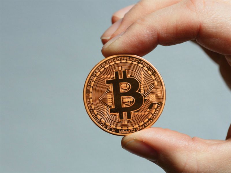 Cine şi ce îi dă valoare bitcoin-ului
