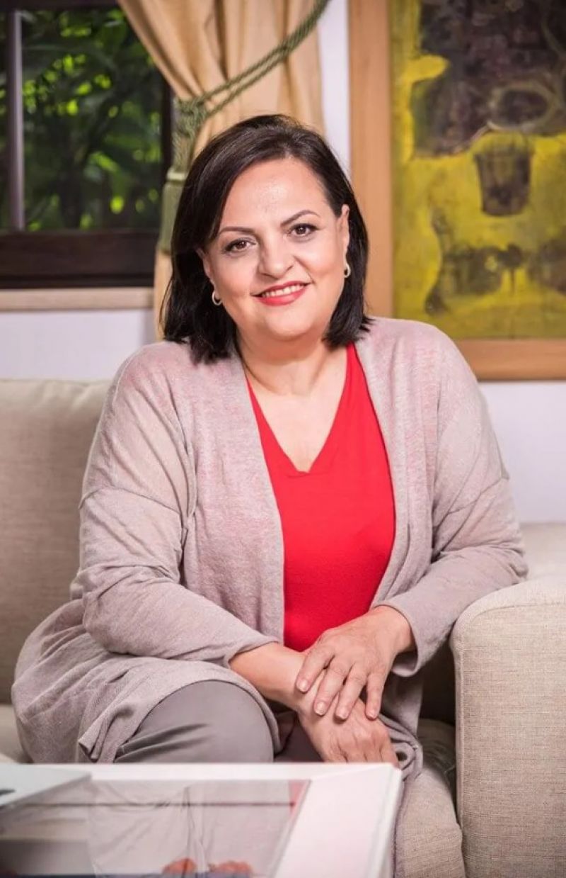 Gina Veveriță - Master Trainer de NLP, Time Line Therapy®, Trainer Hipnoterapie si Coaching.